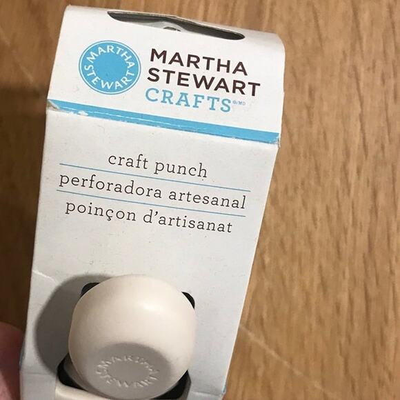 Martha Stewart MAPLE LEAF Punch - NEW - Picture 2 of 3